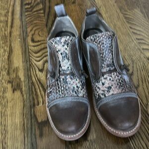 FB Mabel Free Bird loafer. Like new. Size 8 worn maybe 2x. Excellent condition